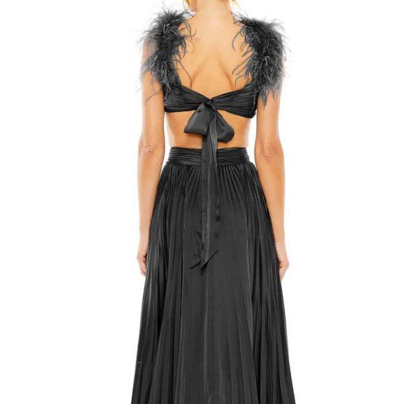Mac Duggal Black Feather Cutout Pleated Open Back Gown Prom Gown Formal Dress - Picture 3 of 5